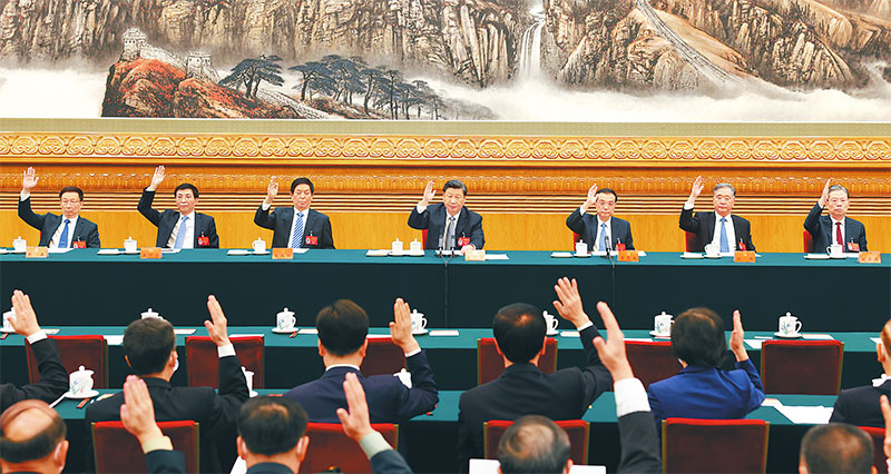 ཟླ་10ཚེས་15ཉིན་ཀྲུང་གོ་གུང་ཁྲན་ཏང་རྒྱལ་ཡོངས་འཐུས་མི་ཚོགས་ཆེན་ཐེངས་ཉི་ཤུ་པའི་ཀྲུའུ་ཞི་ཚོགས་པས་པེ་ཅིང་མི་དམངས་ཚོགས་ཁང་ཆེ་མོར་ཚོགས་འདུ་ཐེངས་དང་པོ་འཚོགས་པ་དང་། བློ་མཐུན་ཞི་ཅིན་ཕིང་ཚོགས་འདུར་ཕེབས་པ་དང་འབྲེལ་གསུང་བཤད་གལ་ཆེན་གནང་བ།